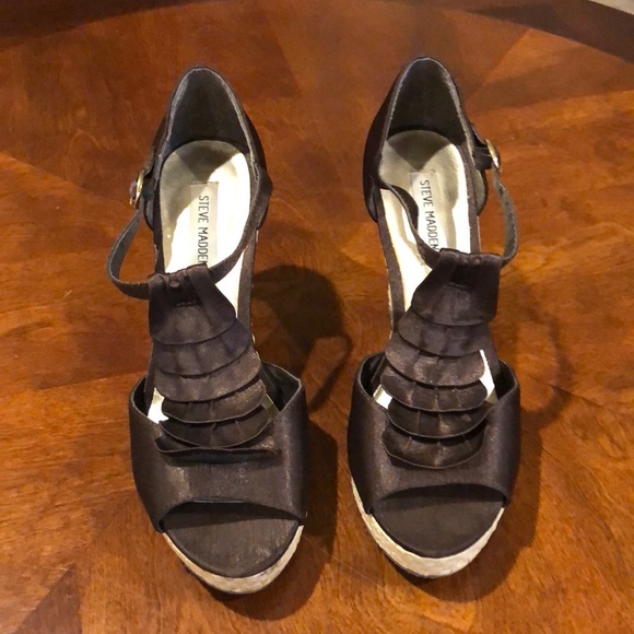 Steve Madden P Valour Satin Ruffle Wedges Size 8.5 - Picture 2 of 6